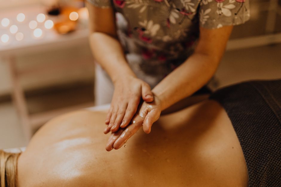 Tantric Massage: A Slow, Judgment-Free Guide for Couples